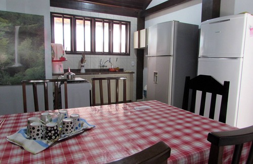 Ingleses Centro House | Casa Praia Gaivotas 100m from the sea, with large garden.