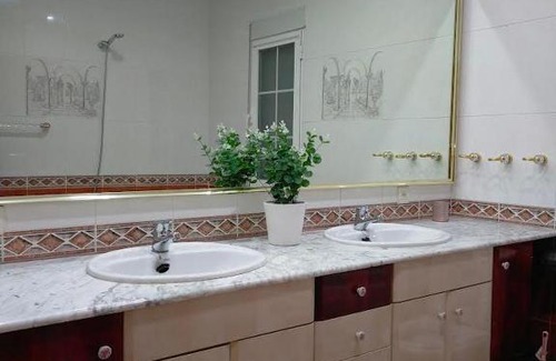 Santiago-Pontones House | CASA PUERTA DEL BOROSA