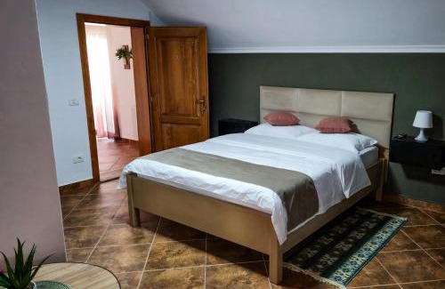 Intorsura Buzaului House | Casa Purcărean