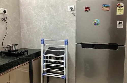 Bandra West House | Casa Quatro 5 minutes to Lilavati Hospital with alternate day cleaning.