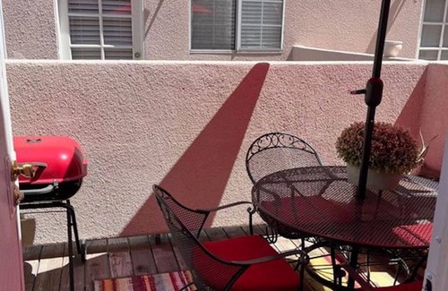 Inglewood Condo | Casa Queen Villa - Charming Modern 3 Bed/2.5 Bath+ condo in lovely Inglewood