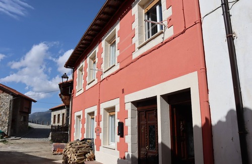 Santa Maria de Valdeon House | Casa Rural Cares . En Pleno Picos de Europa
