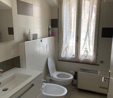 Dongo Apartment | Casa Rino: Vacanze in casetta.