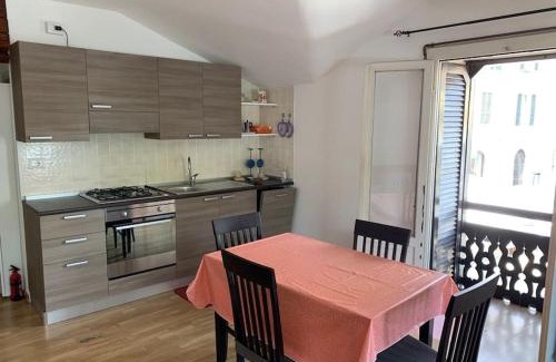Dongo Apartment | Casa Rino: Vacanze in casetta.