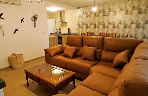 Segura de Leon House | Casa Rural con Chimenea en Dormitorio, y Sala de Juegos. Con Piscina en Verano!