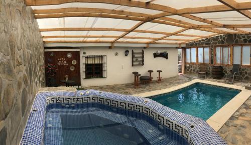 Sayalonga Ski Chalet | Casa rural Cristina- Piscina climatizada