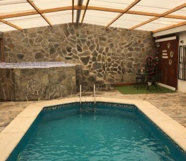 Sayalonga Ski Chalet | Casa rural Cristina- Piscina climatizada