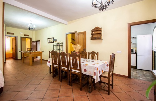 Valdelaguna House | Casa Rural El Aligustre in Valdelaguna with swimming pool and table soccer.