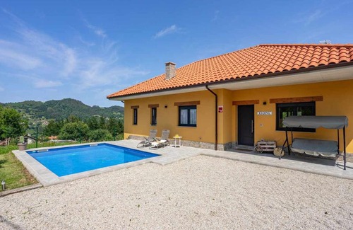 Carabano Ski Chalet | Casa Rural en Lucena