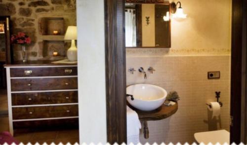 Castellar de la Ribera Ski Chalet | Casa rural l`Avellana