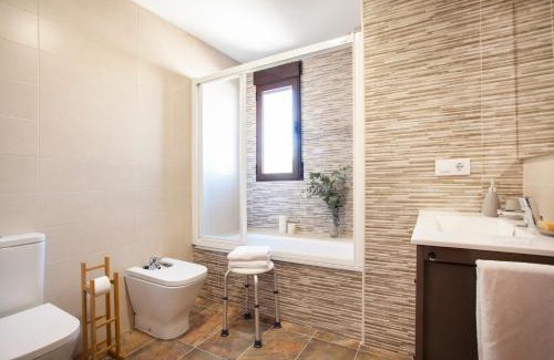 Benafer House | Casa rural Torre Buena Vista a 40 minutos de Valencia con gran jacuzzi y vistas maravillosass