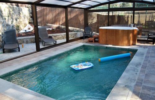 Collado Mediano Villa | Casa Rural Villa Angeles con Piscina y Jacuzzi