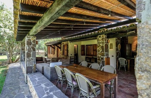 Chia Cottage | Casa Rustico, large pool, 350m from the beach, by the river.
