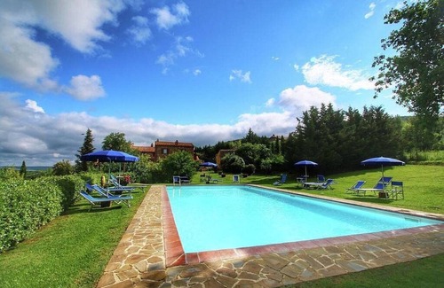 Castiglione d'Orcia House | Casa Salvia F: An apartment in the characteristic style of the Tuscan countryside, with Free WI-FI.