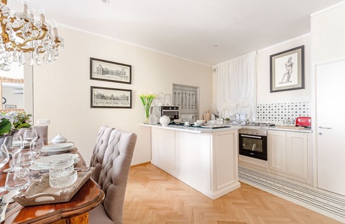 Lucca Historical Center Apartment | CASA SAN FREDIANO 3 Luxury Bedrooms and a Charming LUCCA View Inside the Walls