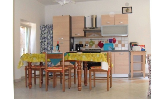 Albisano Apartment | Casa Silvia Charming furnished apartment for 4 pers. Torri del Benaco/Albisano.