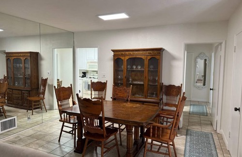 Downey House | Casa Sirenita- Close to Disney, Knotts and DTLA- Kid Friendly