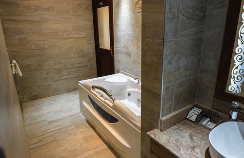 Munyonyo Hotel | Casa Solada Hotel