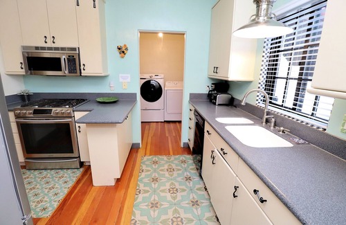 Sam Hughes House | Casa Sonrisa, 3 bed 2 bath in historic Sam Hughes neighborhood next to a park