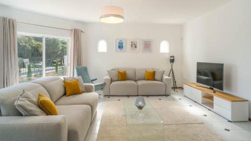Almancil House | Casa SP- Villa with heated pool near Vilamoura, Vale do Lobo