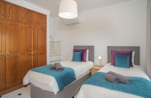 Almancil House | Casa SP- Villa with heated pool near Vilamoura, Vale do Lobo