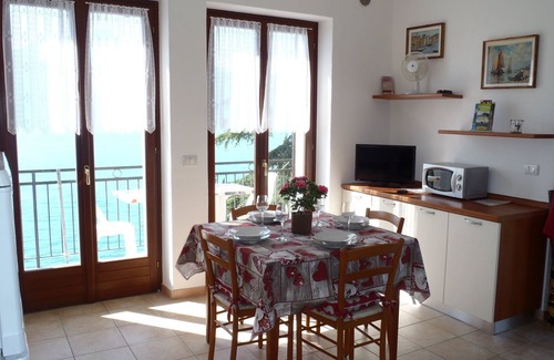 Torri del Benaco Apartment | Casa Stefano n. 3 - spectacular lake view - parking - WIFI free