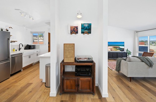 Serra Mesa House | Casa Sunset cozy home in central SD, views, fire pit, and games & pet friendly!