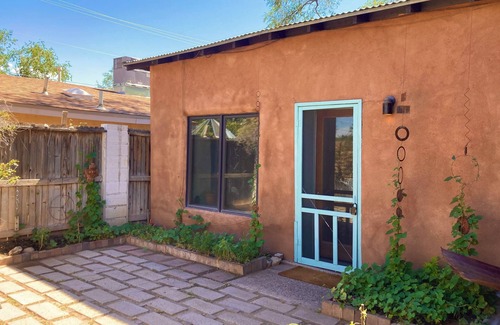 Los Duranes House | Casa Terrone: Walk Along the Acequia
