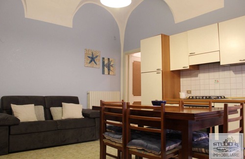 Santo Stefano al Mare Apartment | Casa Tina a stone's throw from the sea