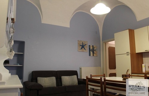 Santo Stefano al Mare Apartment | Casa Tina a stone's throw from the sea