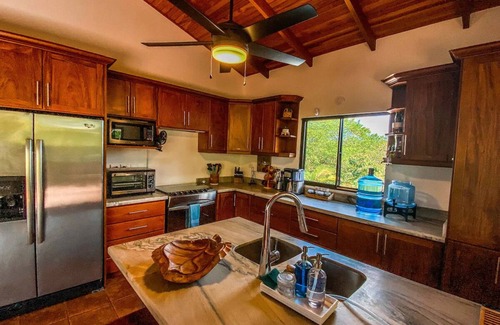 Xihu Villas House | Casa Tropical- Secluded Mountain View Pool House