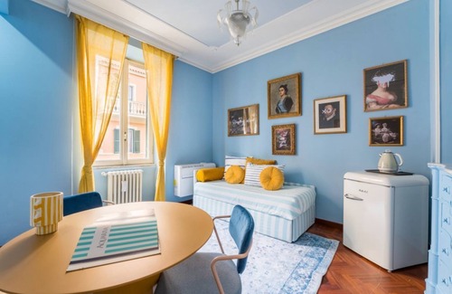 Flaminio Apartment | Casa Tudor, Charmy British Eccentric Flat