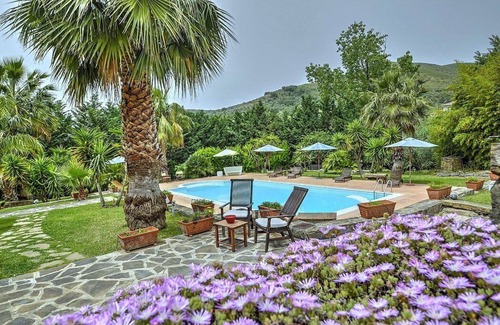 Alani House | Casa Turchino C: A welcoming apartment that is part of a villa situated in a quiet location, surrounded by a wonderful garden, with Free WI-FI.