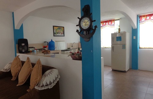 Lligua House | Casa Vacacional Baños white blue house