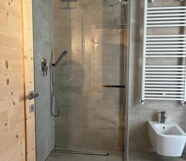 Sutrio Apartment | Casa Vacanze Ranuncolo 3