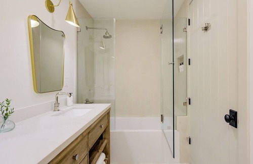 Upper East Apartment | Casa Valerio Unit 6B-Boutique Suite in Downtown Santa Barbara