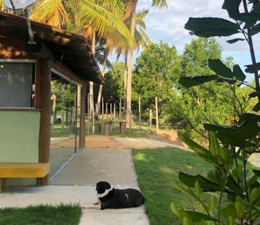 Caravelas House | Casa Verde, beira da água com 2 suítes - Mar Doce!