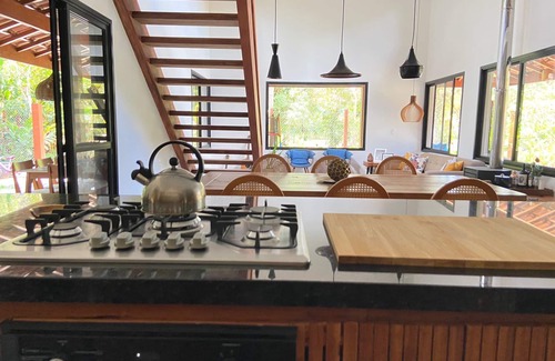 Itamambuca House | Casa Verde-Mar (Cozy Forest & Beach House)