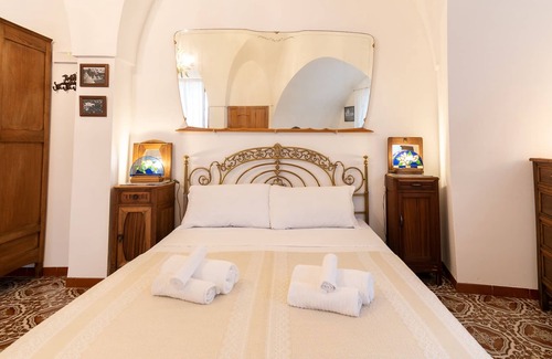 Old Town Cisternino Apartment | Casa Violetta by Typney