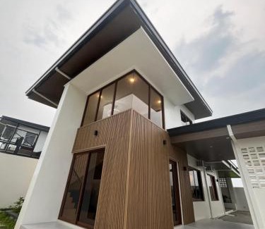Orani Villa | Casa Xander and Casa Xandria