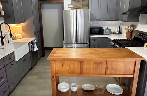 Cairo House | CasaBlanka Catskills Ski Mountain Home w/Hot Tub, Fireplace