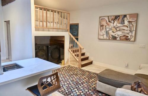 La Selva Beach House | Casalarada - House by the Creek