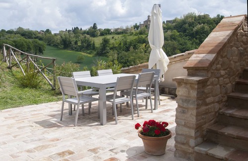 Monsampietro Morico House | Casale Biancopecora. Casa Cerqua with swimming pool in the countryside of central Italy