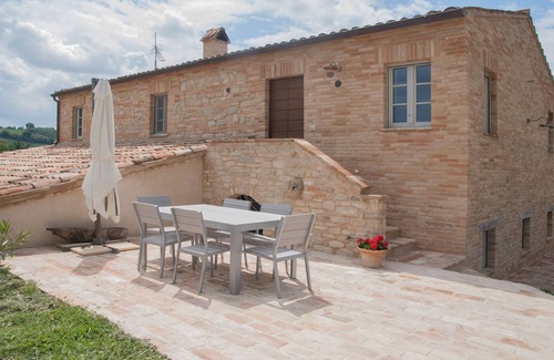 Monsampietro Morico House | Casale Biancopecora. Casa Cerqua with swimming pool in the countryside of central Italy