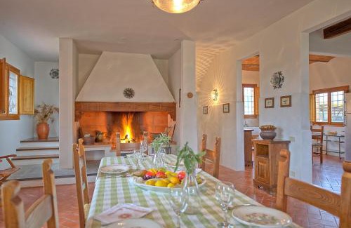 Toiano Villa | Casale Chiara by PosarelliVillas