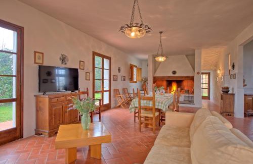 Toiano Villa | Casale Chiara by PosarelliVillas