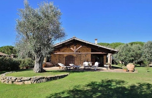 Capalbio Villa | Casale degli Ulivi is a stylish Tuscan house with infinity pool and splendid park, located in Ca...