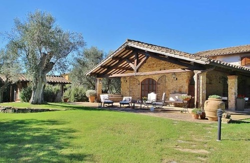 Capalbio Villa | Casale degli Ulivi is a stylish Tuscan house with infinity pool and splendid park, located in Ca...