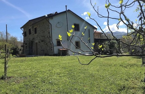 Fosdinovo House | Casale del Pozzo Villa with Pool-Fosdinovo borgo of Pulica