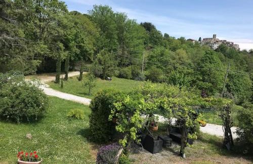Fosdinovo Villa | Casale del Pozzo-Villa with pool - Fosdinovo in the borgo of Pulica